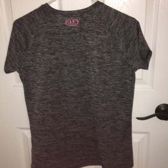 under armor grey and pink t shirt - Picture 3 of 3